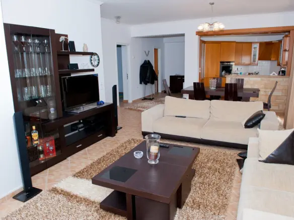 Complex In Poligiros, Greece (800 M²)