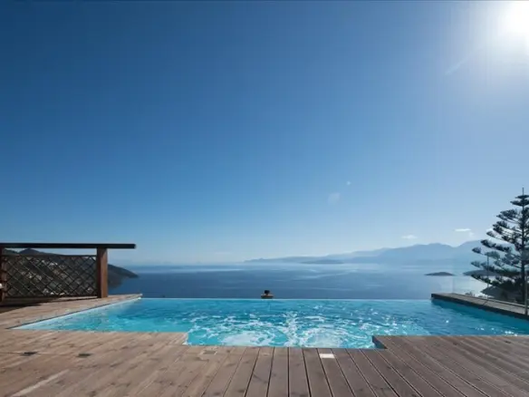 Villa In Agios Nikolaos, Greece (518 M²)