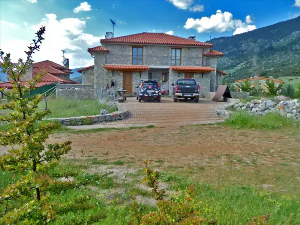 4-bedroom Maisonette In Arachova, Greece (175 M²)
