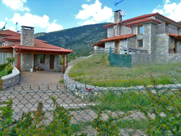 4-bedroom Maisonette In Arachova, Greece (175 M²)