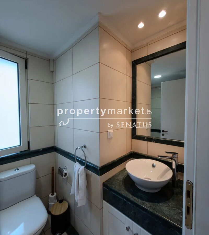 Apartment Of 122 M² In Athens