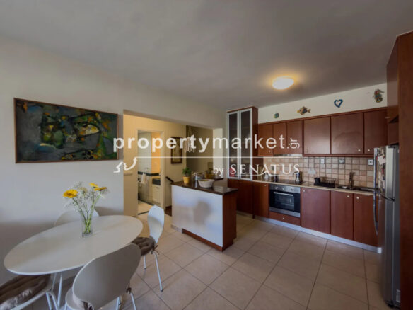 Apartment Of 122 M² In Athens