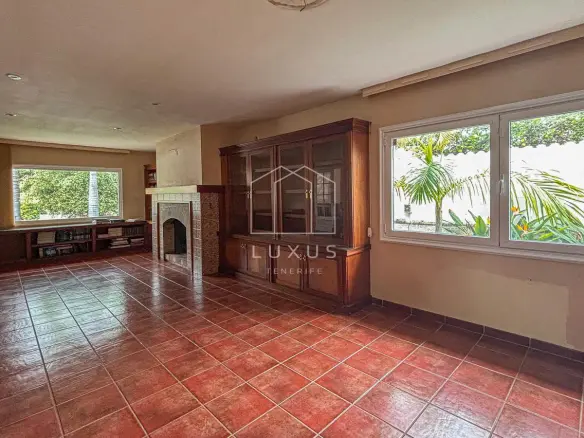 3-bedroom Villa In Puerto De La Cruz, Spain (160 M²)