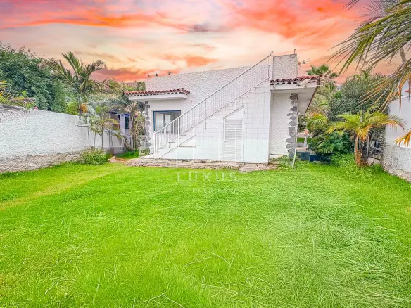 3-bedroom Villa In Puerto De La Cruz, Spain (160 M²)