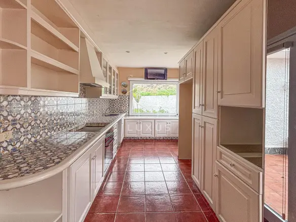 3-bedroom Villa In Puerto De La Cruz, Spain (160 M²)