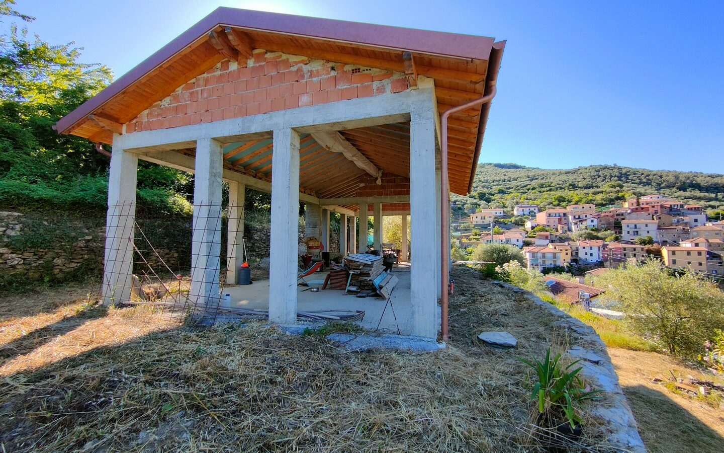 V22 Entroterra Di Imperia A Lucinasco Struttura In Cemento Armato E Terreno Con Uliveto