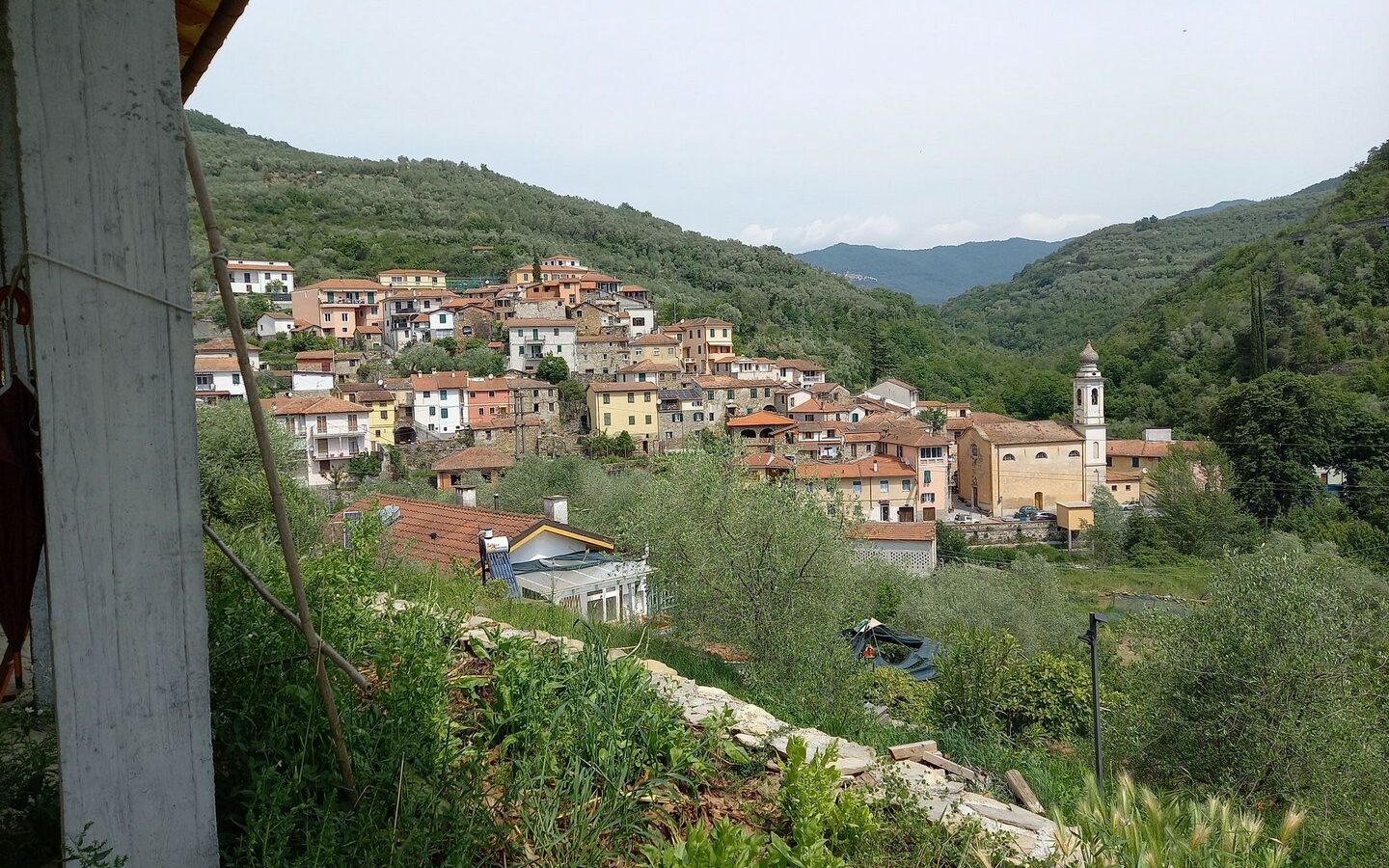 V22 Entroterra Di Imperia A Lucinasco Struttura In Cemento Armato E Terreno Con Uliveto