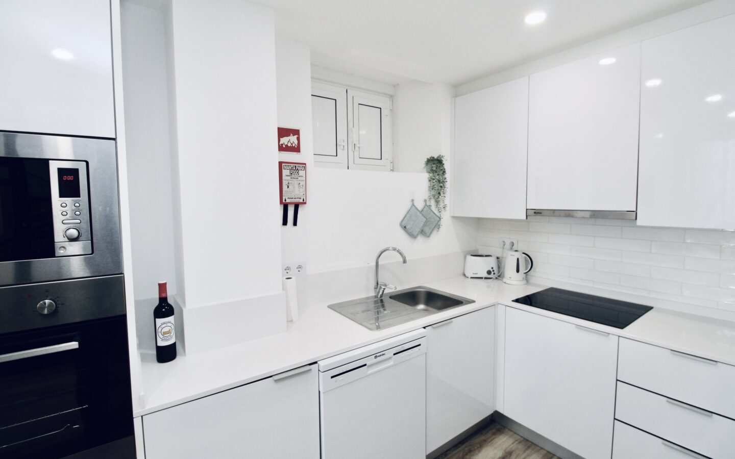 Input: “charming 2 Bedroom Apartment For Sale In Olhão, Algarve, With Balcony And Sea Views”
Output: Apartment Of 2 Bedrooms With Balcony And Sea Views In Olhão, Algarve