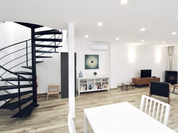 Input: “charming 2 Bedroom Apartment For Sale In Olhão, Algarve, With Balcony And Sea Views”