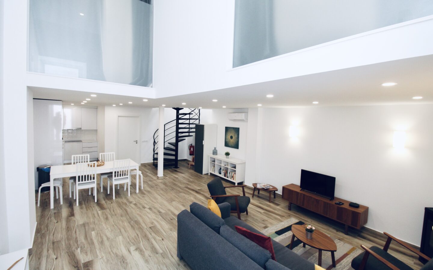Input: “charming 2 Bedroom Apartment For Sale In Olhão, Algarve, With Balcony And Sea Views”
Output: Apartment Of 2 Bedrooms With Balcony And Sea Views In Olhão, Algarve