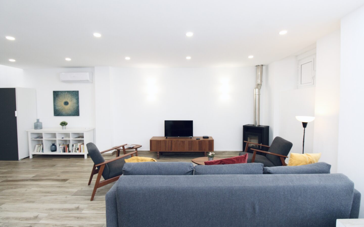 Input: “charming 2 Bedroom Apartment For Sale In Olhão, Algarve, With Balcony And Sea Views”
Output: Apartment Of 2 Bedrooms With Balcony And Sea Views In Olhão, Algarve