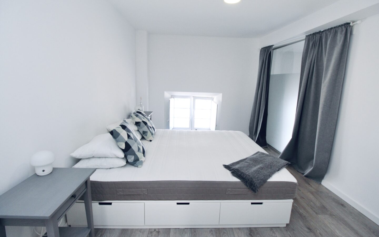 Input: “charming 2 Bedroom Apartment For Sale In Olhão, Algarve, With Balcony And Sea Views”
Output: Apartment Of 2 Bedrooms With Balcony And Sea Views In Olhão, Algarve