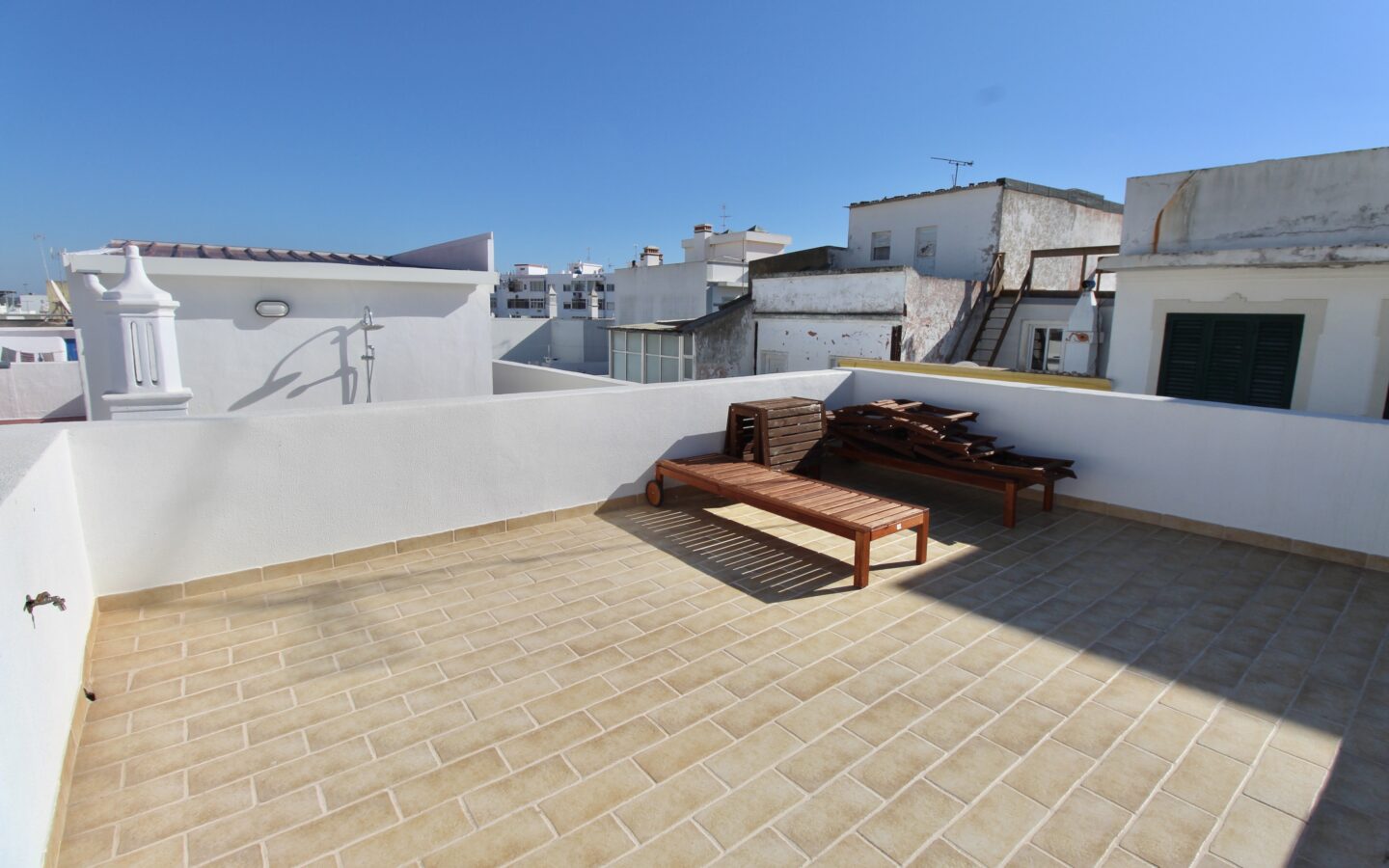 Input: “charming 2 Bedroom Apartment For Sale In Olhão, Algarve, With Balcony And Sea Views”
Output: Apartment Of 2 Bedrooms With Balcony And Sea Views In Olhão, Algarve
