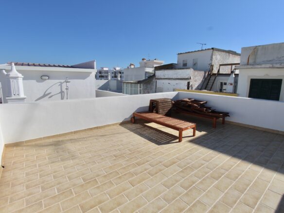 Input: “charming 2 Bedroom Apartment For Sale In Olhão, Algarve, With Balcony And Sea Views”