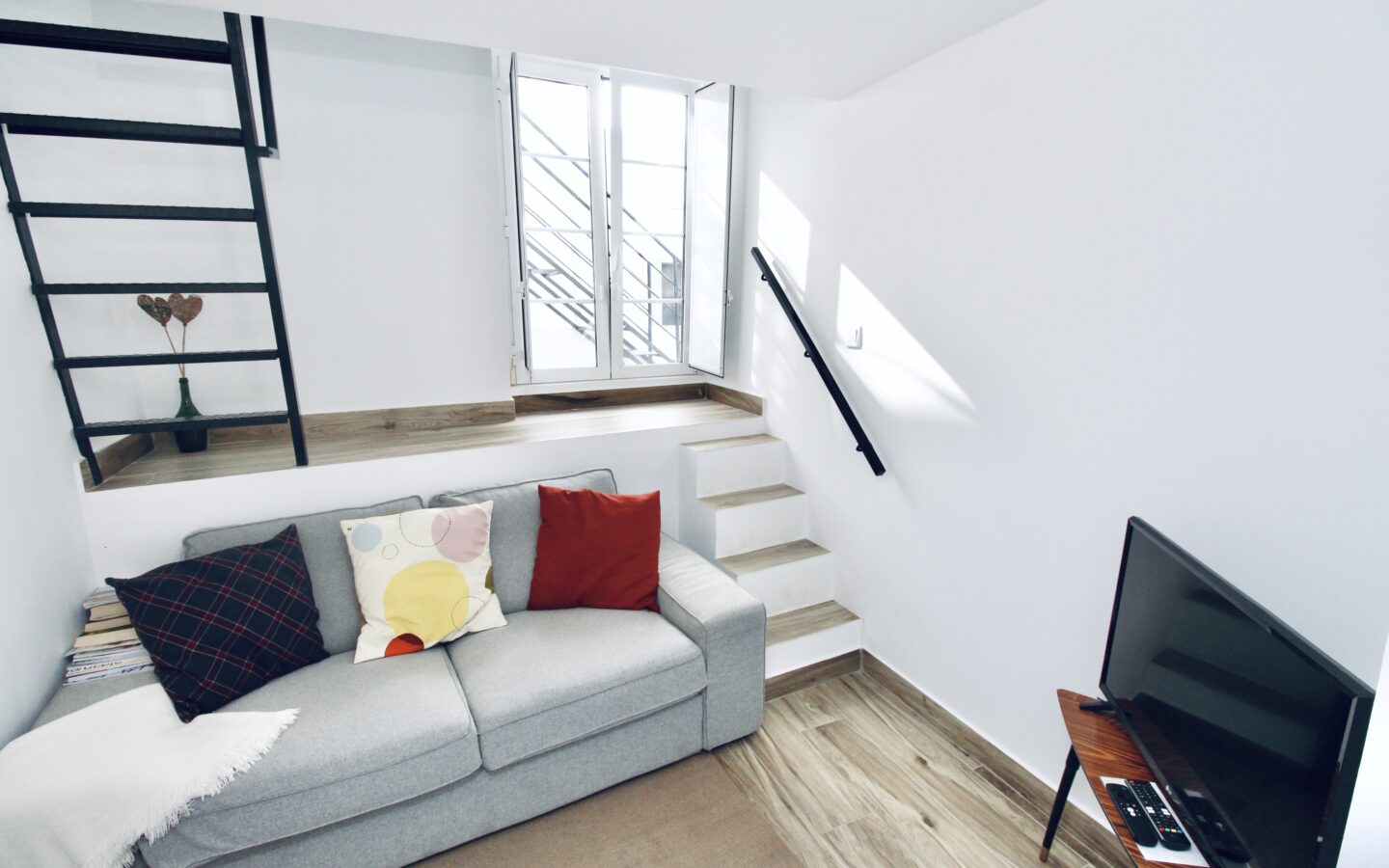 Input: “charming 2 Bedroom Apartment For Sale In Olhão, Algarve, With Balcony And Sea Views”
Output: Apartment Of 2 Bedrooms With Balcony And Sea Views In Olhão, Algarve