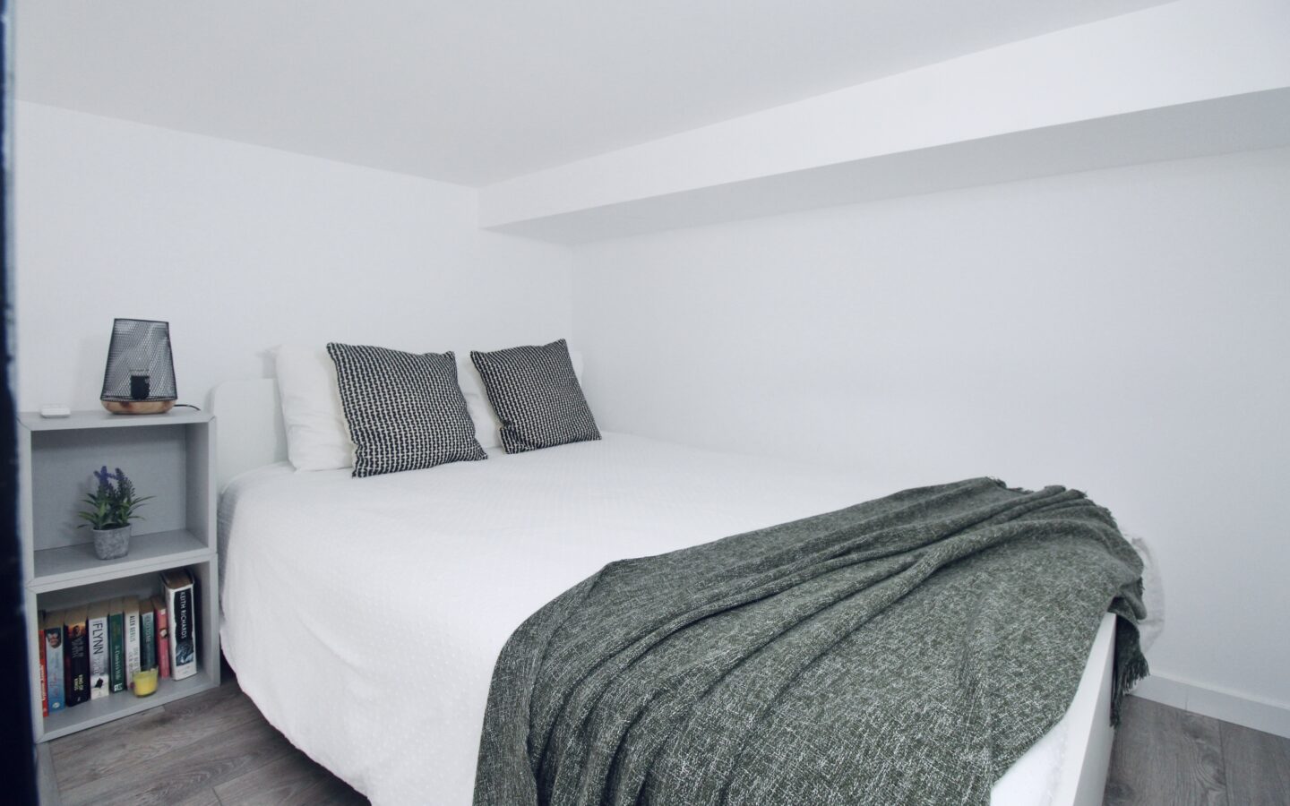 Input: “charming 2 Bedroom Apartment For Sale In Olhão, Algarve, With Balcony And Sea Views”
Output: Apartment Of 2 Bedrooms With Balcony And Sea Views In Olhão, Algarve