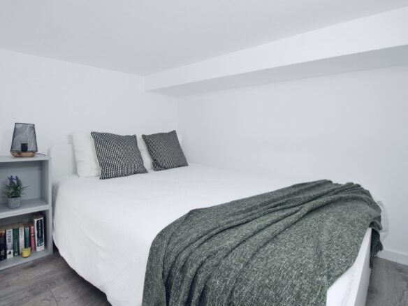 Input: “charming 2 Bedroom Apartment For Sale In Olhão, Algarve, With Balcony And Sea Views”