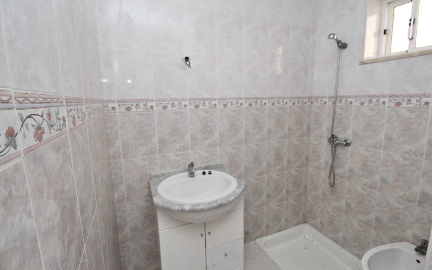 Grande Moradia T5 – Vista Mar Em Terreno Urbano Perto Da Fuzeta