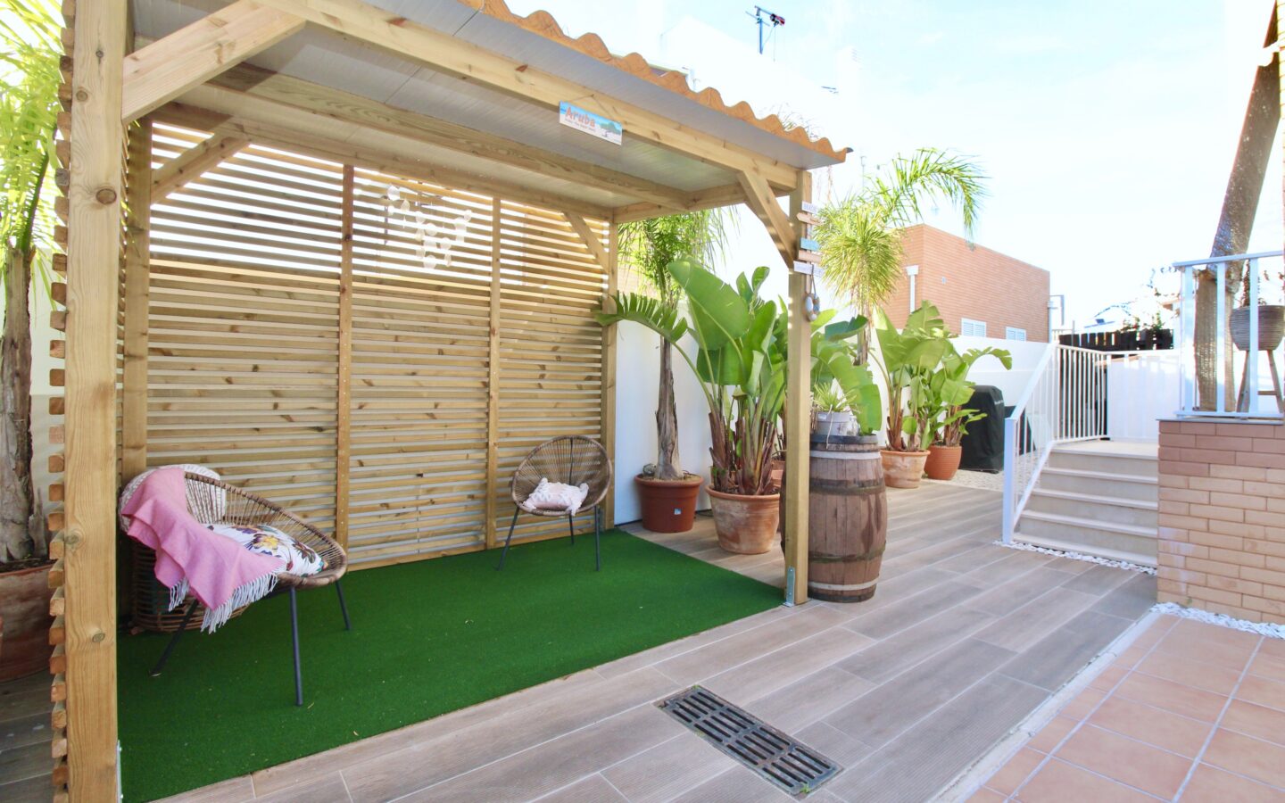 Apartment Of 100 M² In MadridInput: “moradia V5 Luxuosa Com Piscina Na Fuzeta”
Output: House Of 5 Bedrooms With Pool In Fuzeta