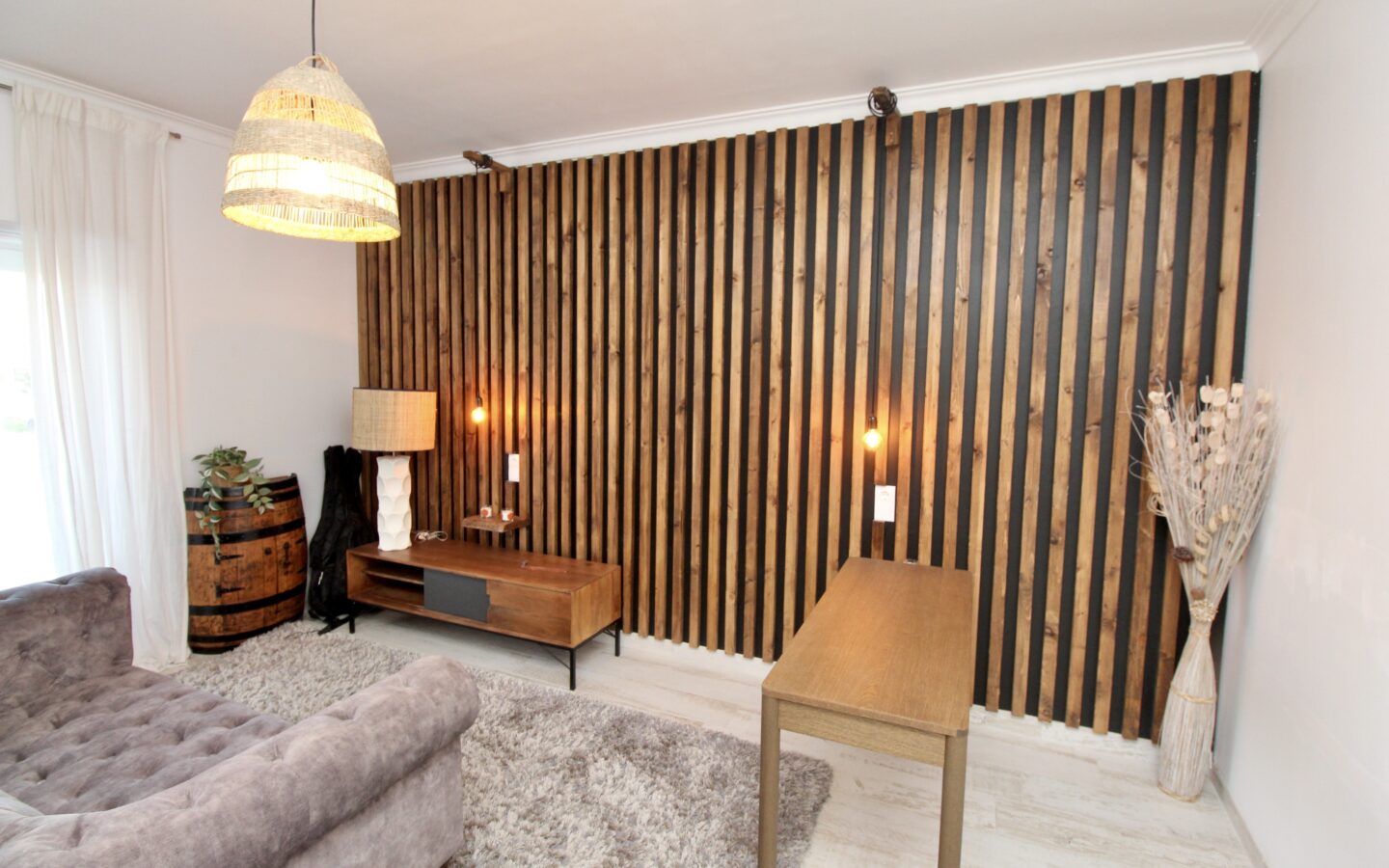 Apartment Of 100 M² In MadridInput: “moradia V5 Luxuosa Com Piscina Na Fuzeta”
Output: House Of 5 Bedrooms With Pool In Fuzeta