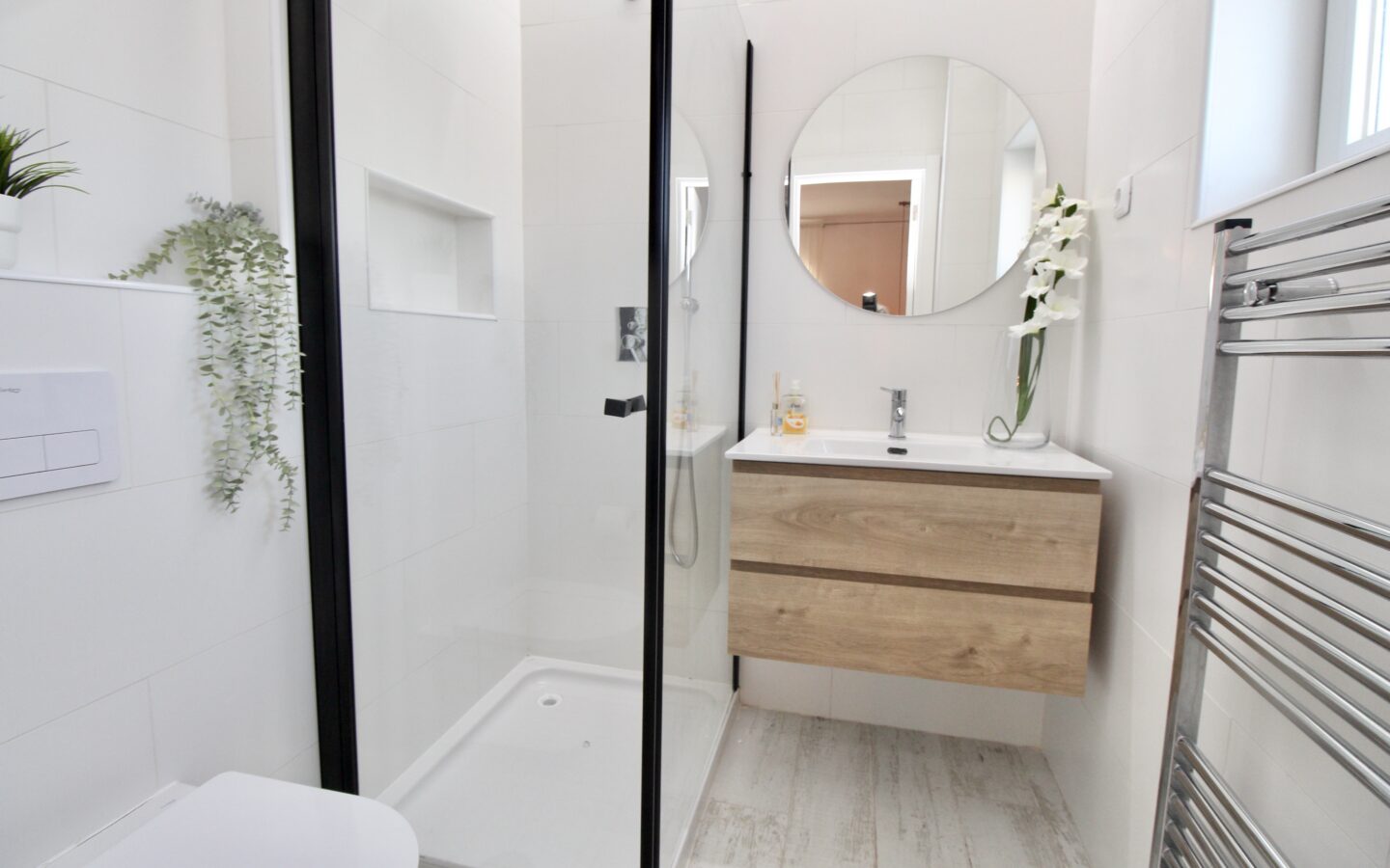 Apartment Of 100 M² In MadridInput: “moradia V5 Luxuosa Com Piscina Na Fuzeta”
Output: House Of 5 Bedrooms With Pool In Fuzeta