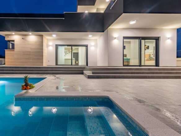 A Beautiful Villa With A Pool Near Zadar