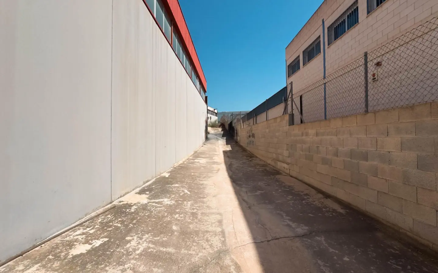 Industrial Unit In Finestrat, Spain (352 M²)