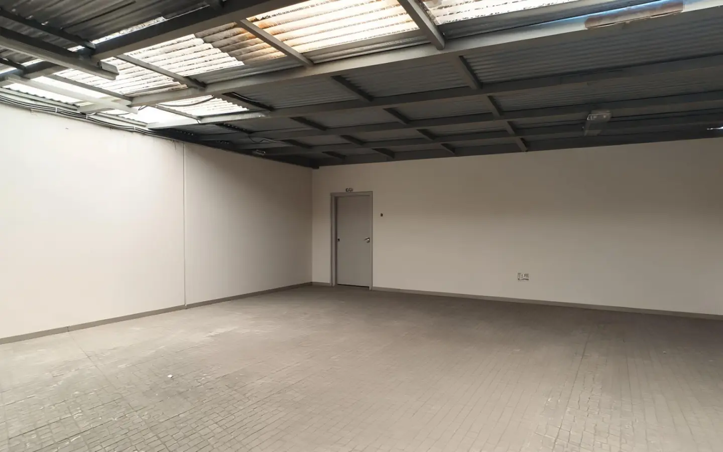 Industrial Unit In Finestrat, Spain (352 M²)