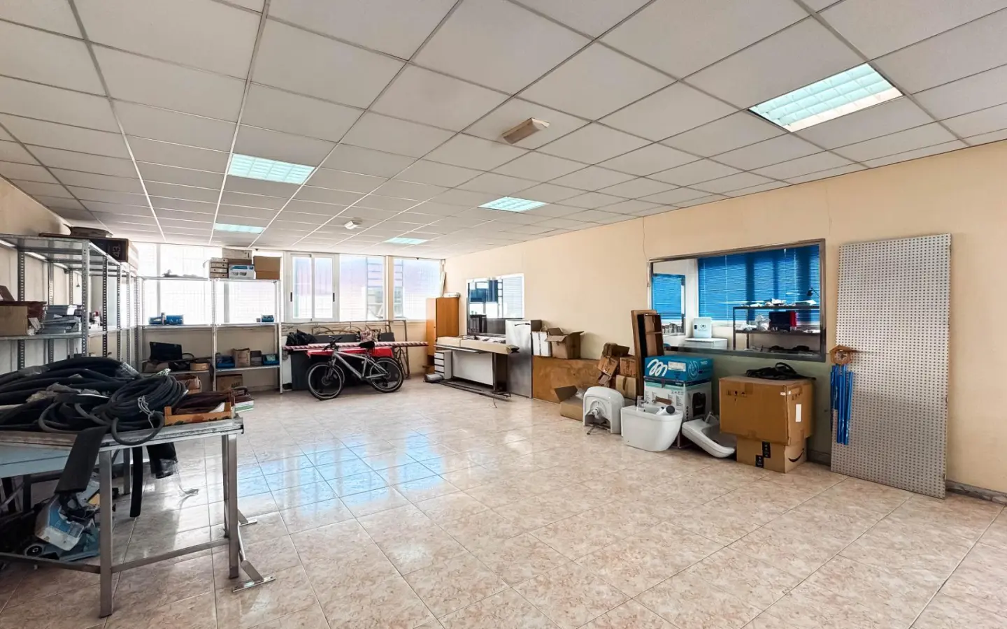 Industrial Unit In Finestrat, Spain (352 M²)