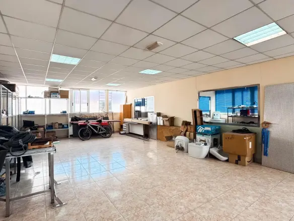 Industrial Unit In Finestrat, Spain (352 M²)