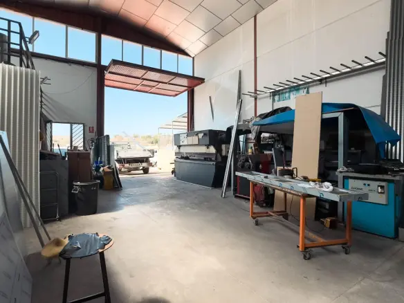Industrial Unit In Finestrat, Spain (352 M²)