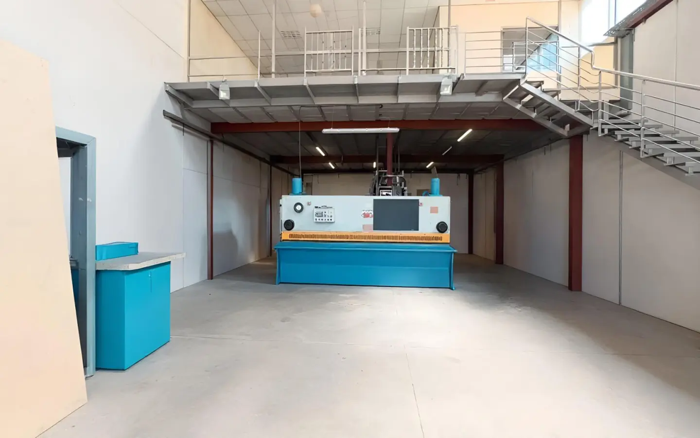 Industrial Unit In Finestrat, Spain (352 M²)
