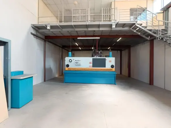 Industrial Unit In Finestrat, Spain (352 M²)