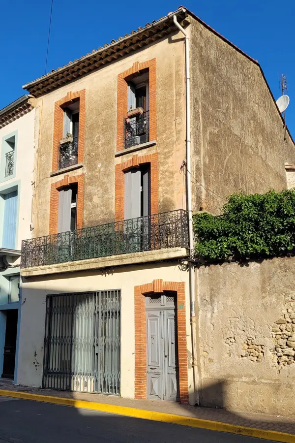 Commercial In Saint Genies De Fontedit, France (19 M²)