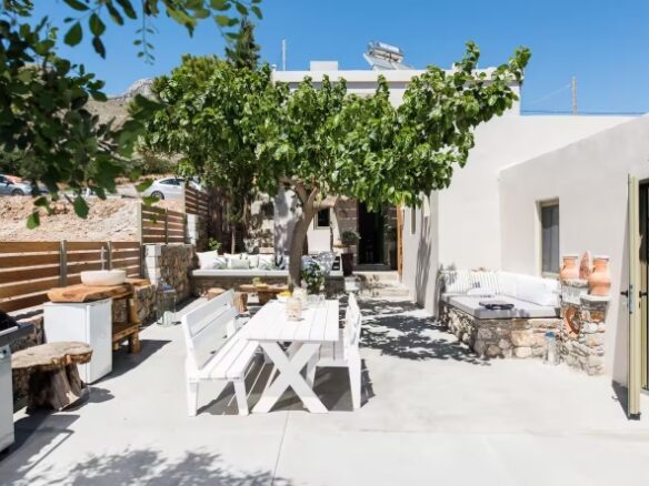 Villa Of 500 M² With Sea View In Fragokastello, Crete
