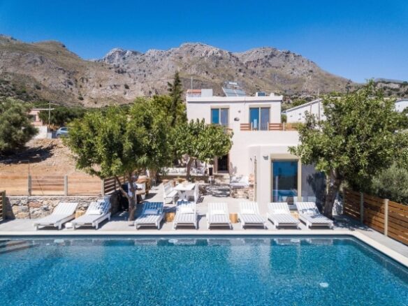 Villa Of 500 M² With Sea View In Fragokastello, Crete