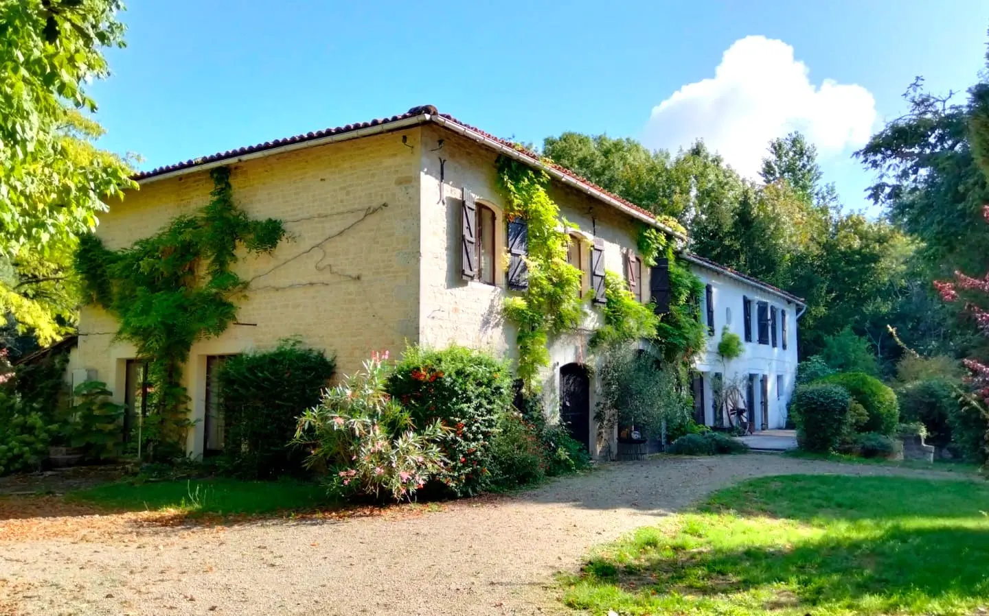 Historic Water Mill Of 10000 M² With Pool In No Near Neighbours