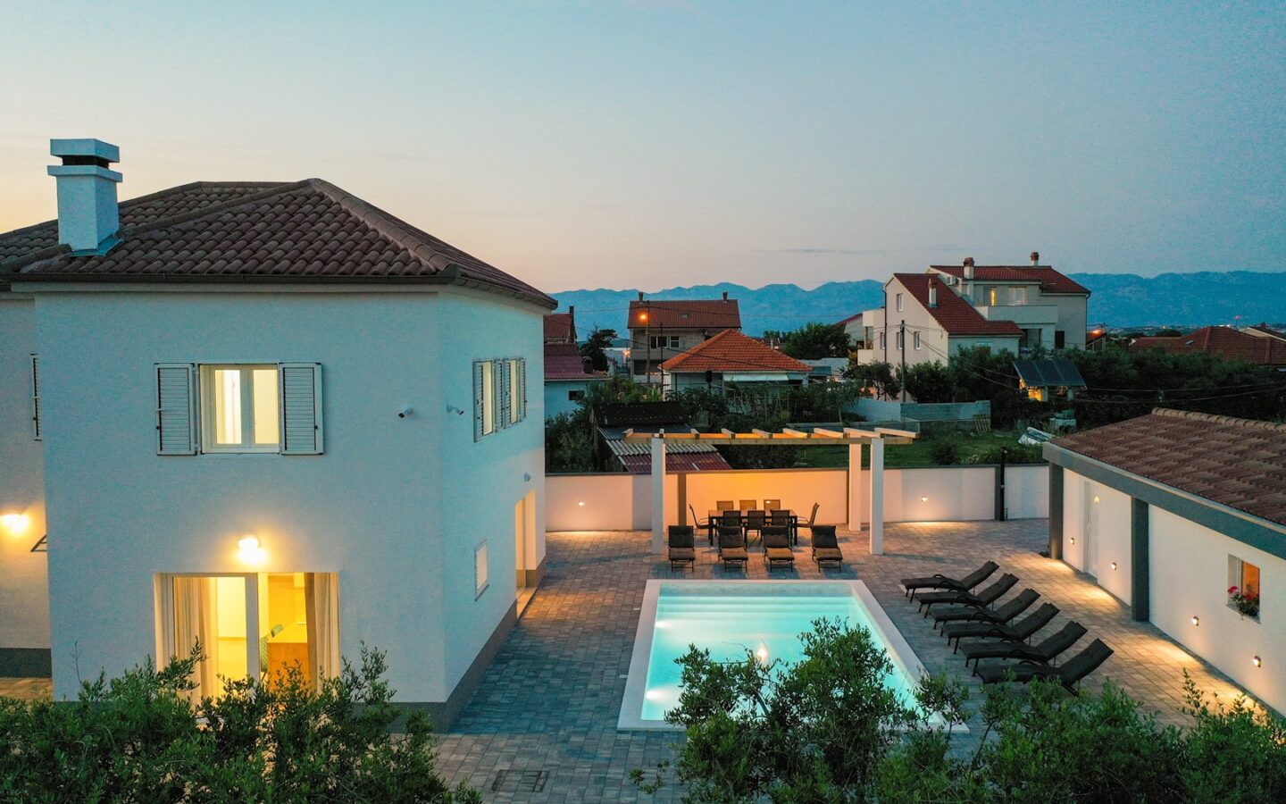A Contemporary Urban Villa With A Pool – An Elegant Oasis Near Zadar