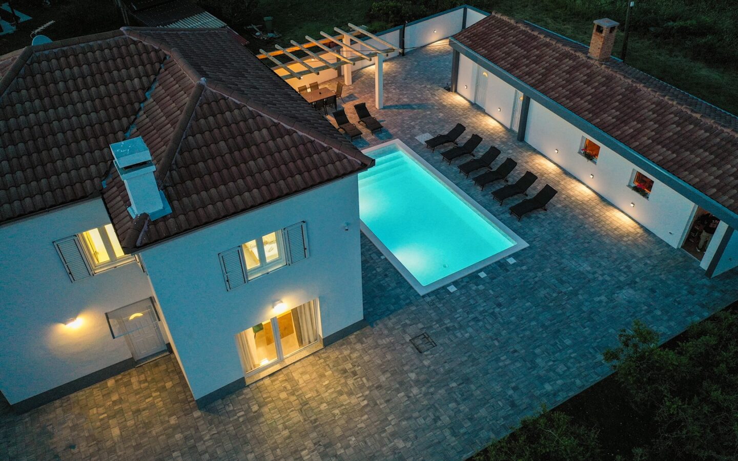 A Contemporary Urban Villa With A Pool – An Elegant Oasis Near Zadar