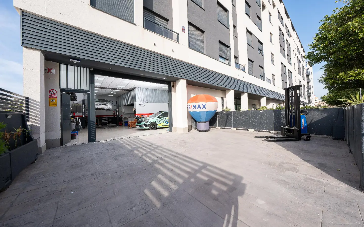 Commercial Unit 122 M² In Villajoyosa, Spain