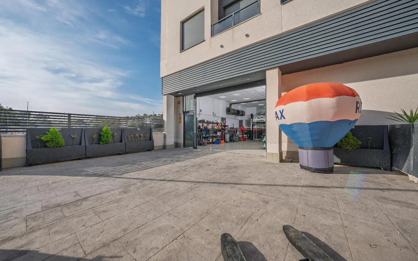 Commercial Unit 122 M² In Villajoyosa, Spain