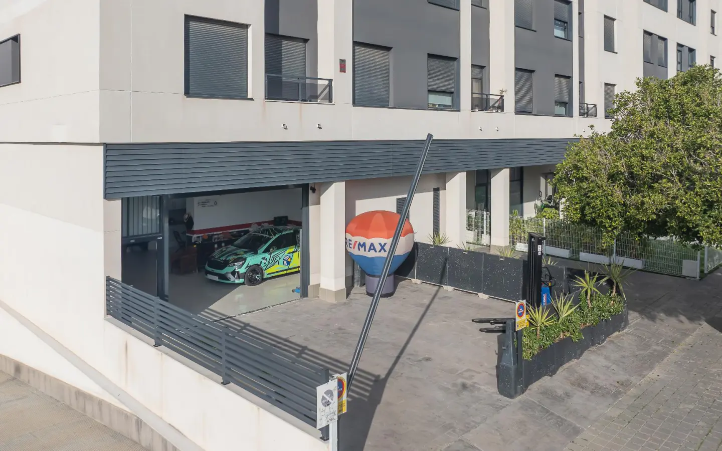 Commercial Unit 122 M² In Villajoyosa, Spain