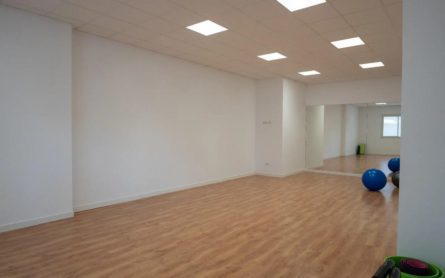 Commercial Unit 122 M² In Villajoyosa, Spain