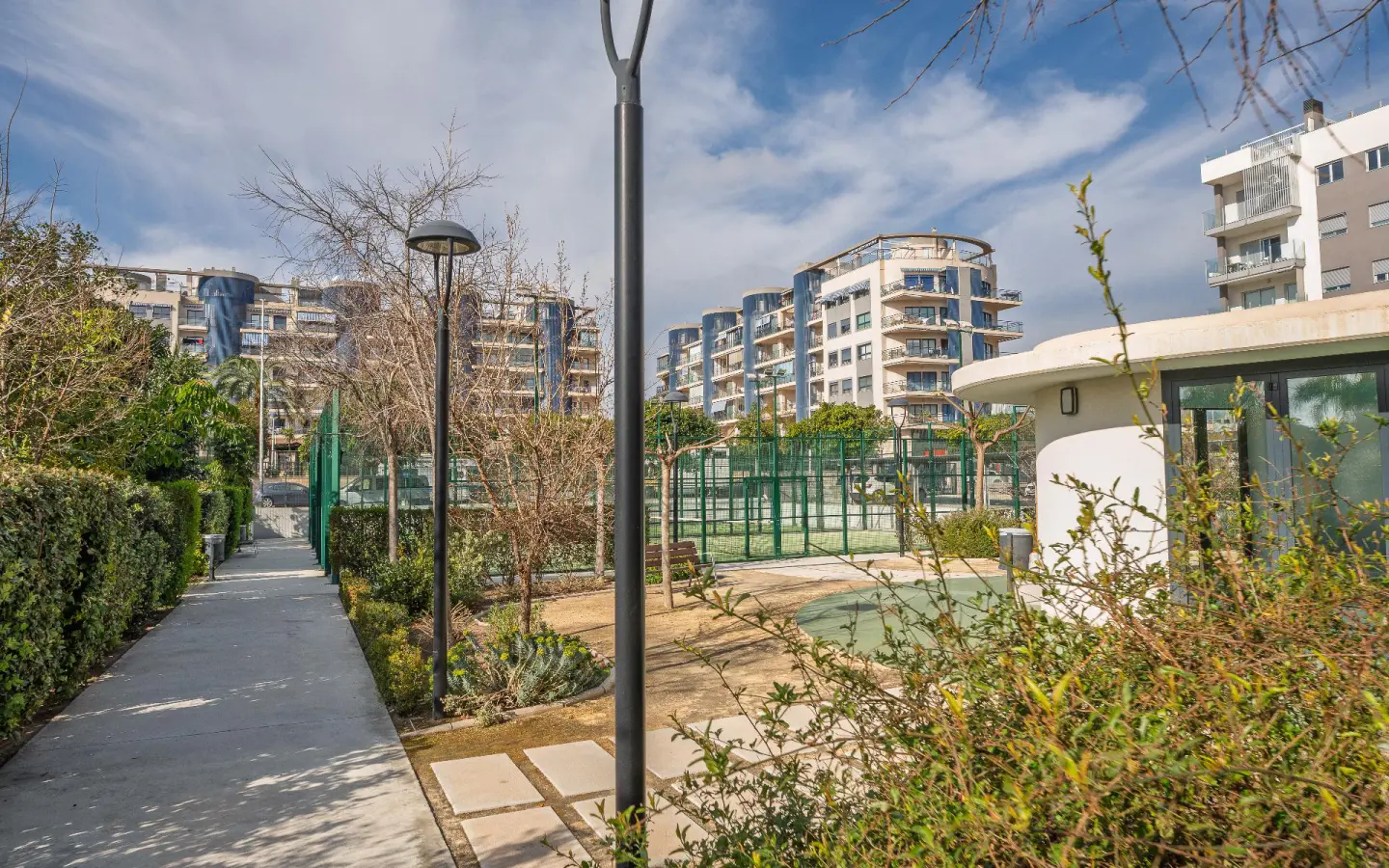 Commercial Unit 122 M² In Villajoyosa, Spain