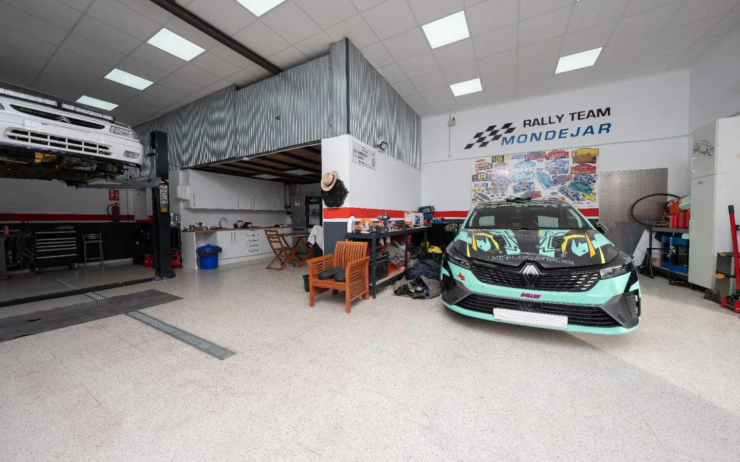 Commercial Unit 122 M² In Villajoyosa, Spain