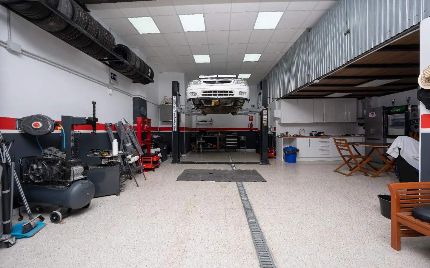 Commercial Unit 122 M² In Villajoyosa, Spain
