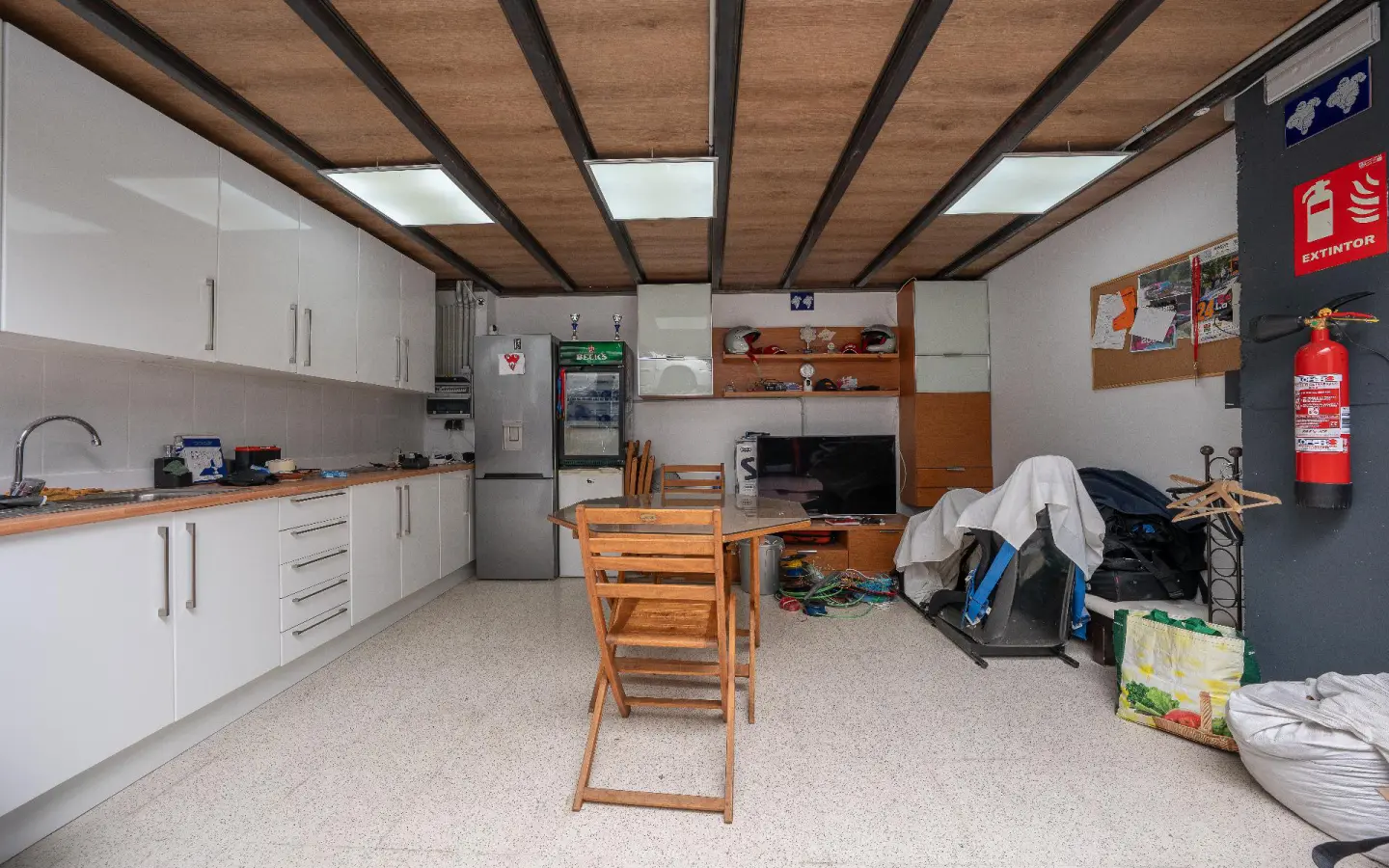Commercial Unit 122 M² In Villajoyosa, Spain