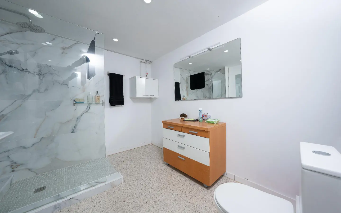 Commercial Unit 122 M² In Villajoyosa, Spain