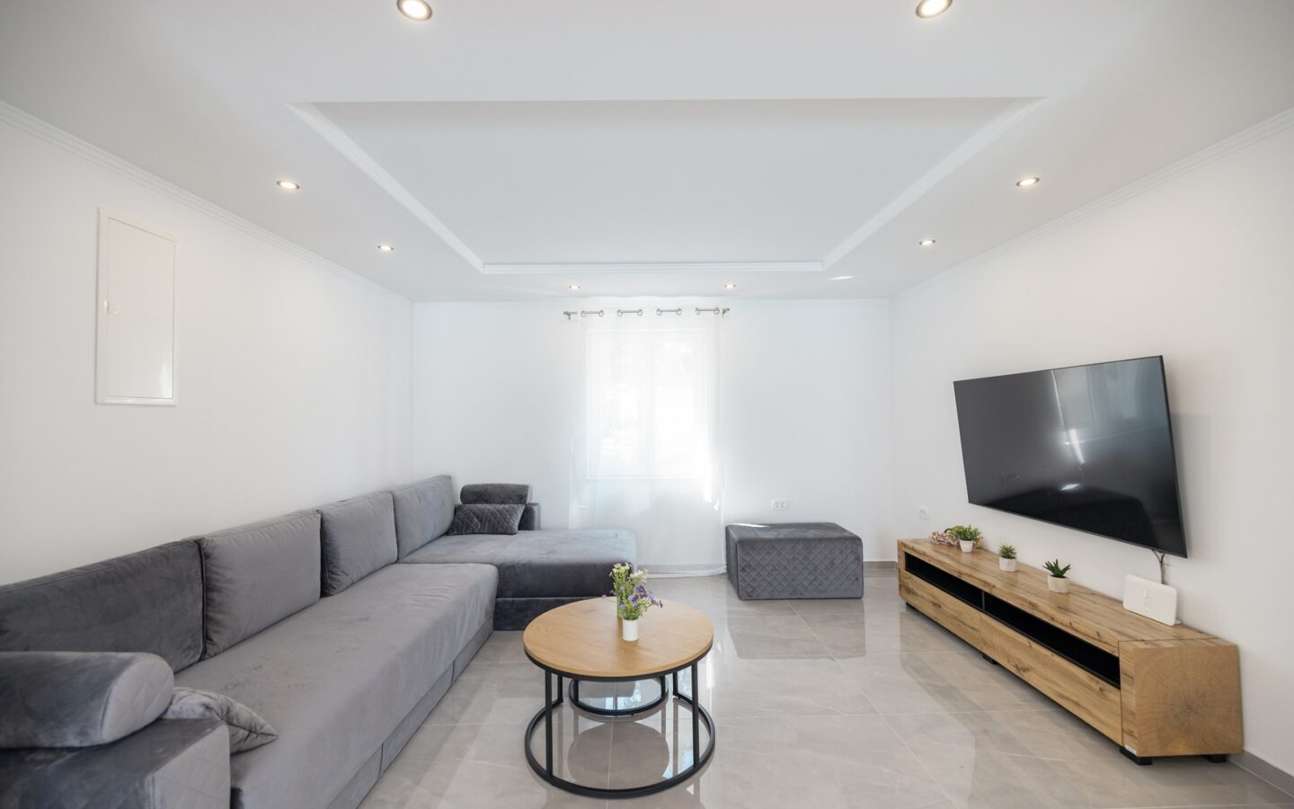 A Contemporary Urban Villa With A Pool – An Elegant Oasis Near Zadar