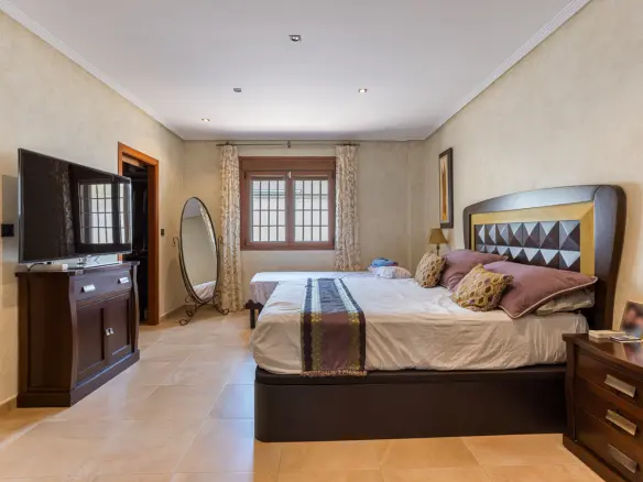 4-bedroom Detached Villa In Los Montesinos, Spain (417 M²)